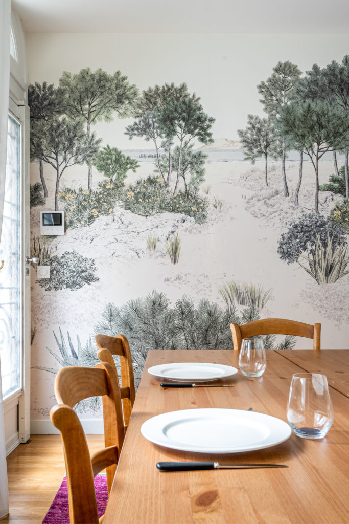 Décor mural Isidore Leroy pins dans maison rénovée 75014 projet par Sangara Home design architecte d'intérieur