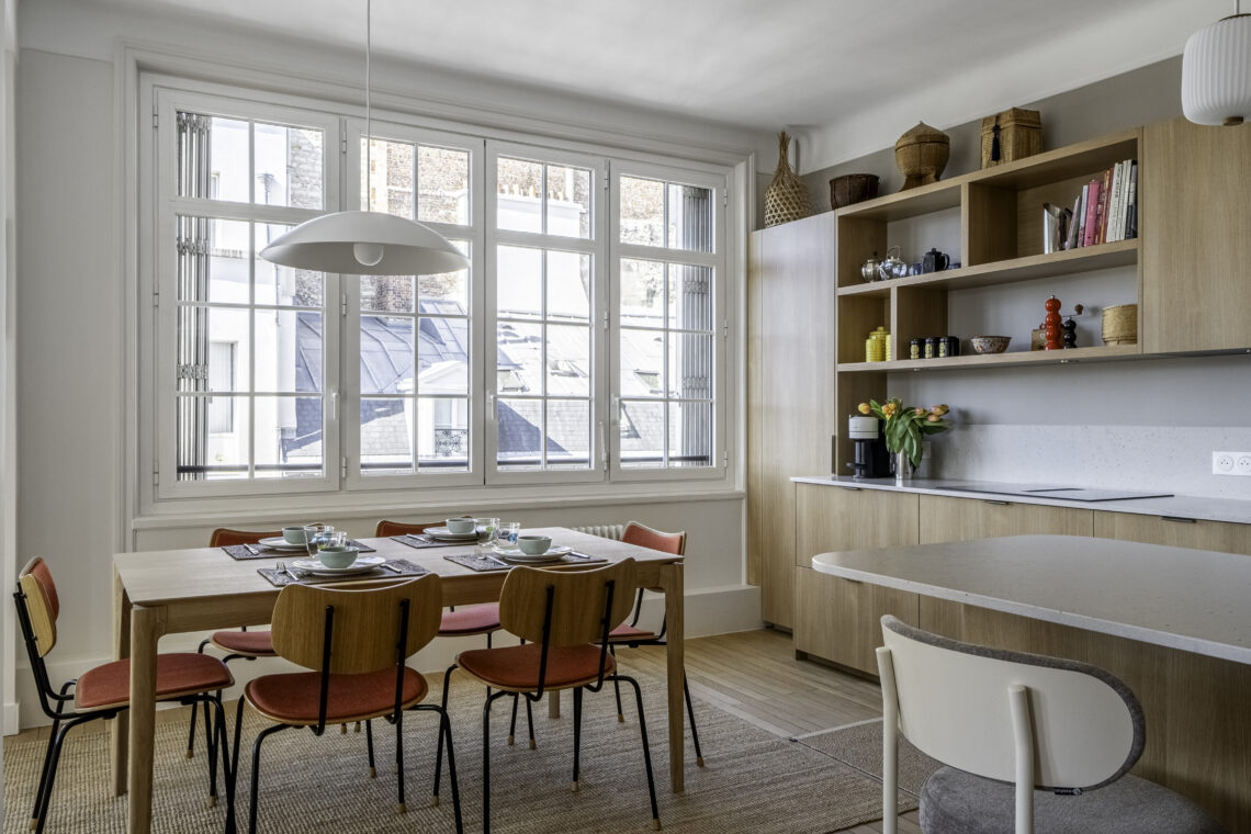 Salle à manger dans rénovation appartement à Paris par Sangara Architecte d'intérieur à Paris